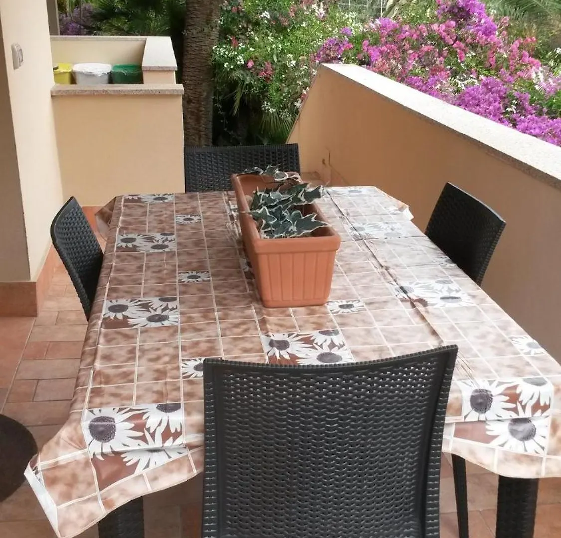 Διαμέρισμα Appartamento Bouganville Λα Μανταλένα